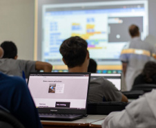 Estado investe em tecnologia e eleva desempenho dos estudantes