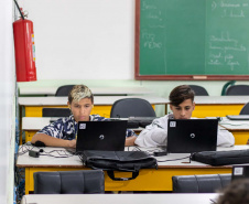 Estado investe em tecnologia e eleva desempenho dos estudantes