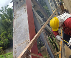 Reforma de ponte metálica em Morretes atinge quase 50% de execução