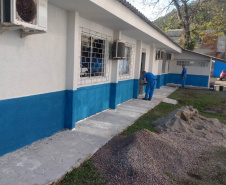 Trabalho de pessoas privadas de liberdade melhora espaços públicos em Guaratuba, no Litoral