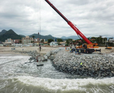 Primeiros tetrápodes começam a ser instalados no Litoral do Paraná