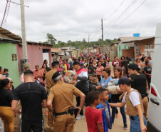     Ver(aba ativa)     Editar     Despublicar     Excluir     Revisões  PMPR distribui mais de duas toneladas de alimentos e 1,2 mil brinquedos para crianças em Curitiba