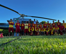 Guarda-vidas do Corpo de Bombeiros fazem treinamento com aeronaves em Porto Rico, no Noroeste