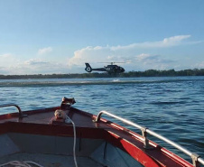 Guarda-vidas do Corpo de Bombeiros fazem treinamento com aeronaves em Porto Rico, no Noroeste