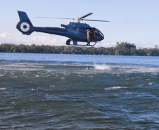 Guarda-vidas do Corpo de Bombeiros fazem treinamento com aeronaves em Porto Rico, no Noroeste