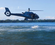 Guarda-vidas do Corpo de Bombeiros fazem treinamento com aeronaves em Porto Rico, no Noroeste