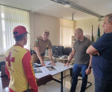 GUARATUBA - Secretário de Segurança acompanha ações do Verão Maior Paraná em Guaratuba e na Ilha do Mel -   O secretário e sua comitiva estiveram nas sedes do Corpo de Bombeiros Militar, da Polícia Militar, da Polícia Civil e da Polícia Penal, em Guaratuba - 