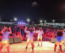 PONTAL DO PARANÁ – Show com os londrinenses da dupla Jeann & Julio. -