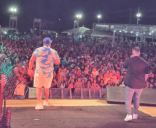 PONTAL DO PARANÁ – Show com os londrinenses da dupla Jeann & Julio. -