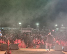 PONTAL DO PARANÁ – Show com os londrinenses da dupla Jeann & Julio. -