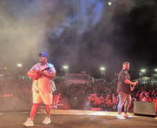 PONTAL DO PARANÁ – Show com os londrinenses da dupla Jeann & Julio. -