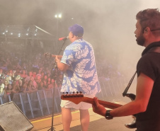 PONTAL DO PARANÁ – Show com os londrinenses da dupla Jeann & Julio. -