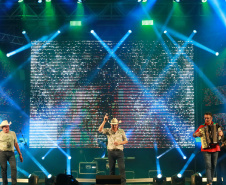 Dupla George Henrique & Rodrigo e Trio Parada Dura agitaram noite de sábado no Litoral