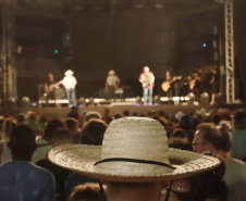 Dupla George Henrique & Rodrigo e Trio Parada Dura agitaram noite de sábado no Litoral