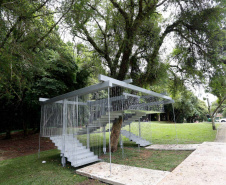 Museu Oscar Niemeyer leva arte para a área externa, num projeto inédito