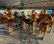 Banda da Policia Militar se apresenta em Guaratuba. - Foto:Ari Dias/AEN