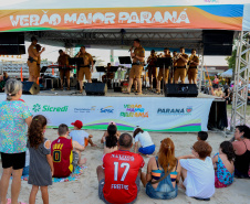 Banda da Policia Militar se apresenta em Guaratuba. - Foto:Ari Dias/AEN