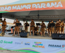 Banda da Policia Militar se apresenta em Guaratuba. - Foto:Ari Dias/AEN