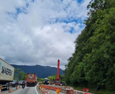 Guindaste do DER chega à BR-277 para obra emergencial no Litoral 