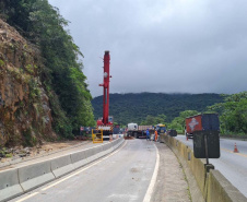 Guindaste do DER chega à BR-277 para obra emergencial no Litoral 