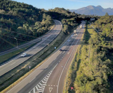 Governo e PRF mantêm restrição de tráfego pesado na BR-277 neste fim de semana