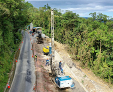 Estrada da Graciosa - obras de recuperação da Estrada da Graciosa, depois dos desmoronamentos causados pelas chuvas Foto: Albari Rosa/AEN