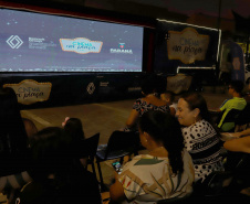 Cinema na Praça estreia em Matinhos e atrai moradores e veranistas