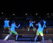 Praias de Matinhos e Pontal lotam durante shows de Leonardo e a dupla Bruno e Barretto