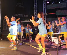 Praias de Matinhos e Pontal lotam durante shows de Leonardo e a dupla Bruno e Barretto