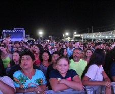 Praias de Matinhos e Pontal lotam durante shows de Leonardo e a dupla Bruno e Barretto