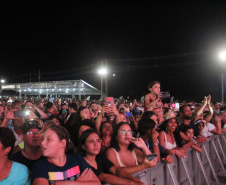 Praias de Matinhos e Pontal lotam durante shows de Leonardo e a dupla Bruno e Barretto