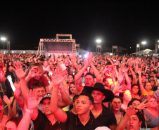 Praias de Matinhos e Pontal lotam durante shows de Leonardo e a dupla Bruno e Barretto