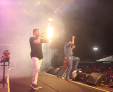 Praias de Matinhos e Pontal lotam durante shows de Leonardo e a dupla Bruno e Barretto