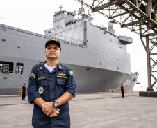 Embarcações da esquadra da Marinha atracam no Porto de Paranaguá