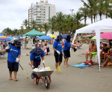   Banhistas jogam nas praias quase 10 toneladas de lixo por dia