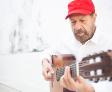 CORAL SANEPAR E JOÃO BOSCO FAZEM SHOW NO GUAÍRA PARA COMEMORAR OS 60 ANOS DA COMPANHIA