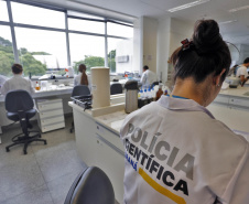 Polícia Científica do Paraná desponta na identificação de novas drogas e inserção de perfis genéticos