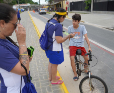 Com brincadeiras e blitz educativas, Detran-PR reforça cuidados no trânsito no Litoral