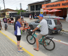 Com brincadeiras e blitz educativas, Detran-PR reforça cuidados no trânsito no Litoral