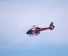 Corpo de Bombeiros salva 15 pessoas após naufrágio de embarcação na Ilha do Mel