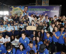 O governador Carlos Massa Ratinho Junior entregou nesta terça-feira (31) uma remessa de 77.300 equipamentos de informática que serão distribuídos pela Secretaria de Estado da Educação (Seed) às escolas da rede estadual de ensino.