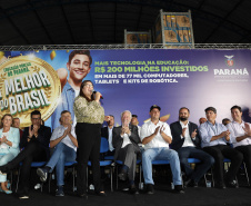 O governador Carlos Massa Ratinho Junior entregou nesta terça-feira (31) uma remessa de 77.300 equipamentos de informática que serão distribuídos pela Secretaria de Estado da Educação (Seed) às escolas da rede estadual de ensino.