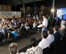 O governador Carlos Massa Ratinho Junior entregou nesta terça-feira (31) uma remessa de 77.300 equipamentos de informática que serão distribuídos pela Secretaria de Estado da Educação (Seed) às escolas da rede estadual de ensino.