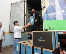 O governador Carlos Massa Ratinho Junior entregou nesta terça-feira (31) uma remessa de 77.300 equipamentos de informática que serão distribuídos pela Secretaria de Estado da Educação (Seed) às escolas da rede estadual de ensino.