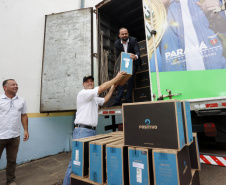 O governador Carlos Massa Ratinho Junior entregou nesta terça-feira (31) uma remessa de 77.300 equipamentos de informática que serão distribuídos pela Secretaria de Estado da Educação (Seed) às escolas da rede estadual de ensino.