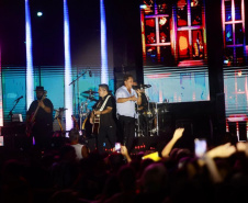 Praias de Matinhos e Pontal lotam durante shows de Leonardo e da dupla Bruno & Barretto