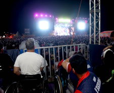 Praias de Matinhos e Pontal lotam durante shows de Leonardo e da dupla Bruno & Barretto