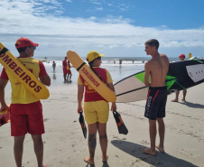 Corpo de Bombeiros inicia o curso Surf-Salva durante o Verão Maior Paraná