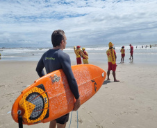 Corpo de Bombeiros inicia o curso Surf-Salva durante o Verão Maior Paraná