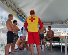 Corpo de Bombeiros inicia o curso Surf-Salva durante o Verão Maior Paraná